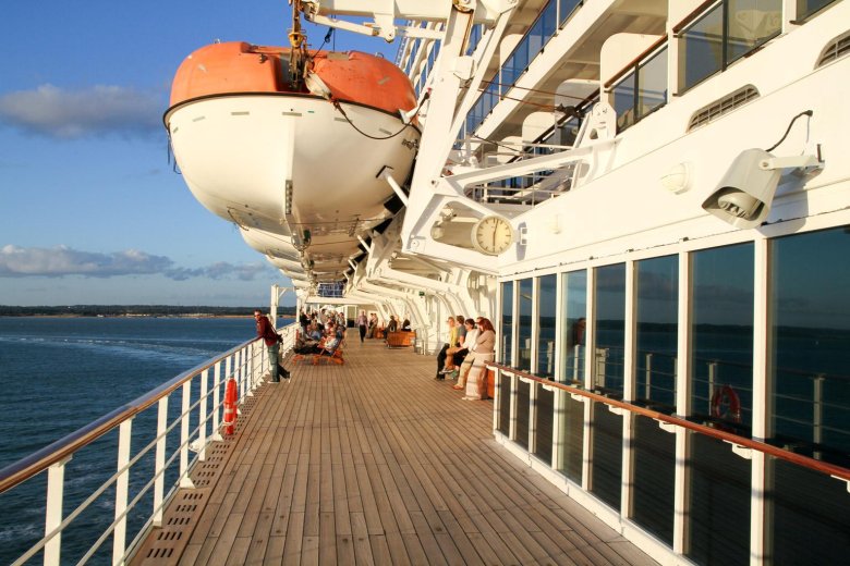 Палуба круизного лайнера