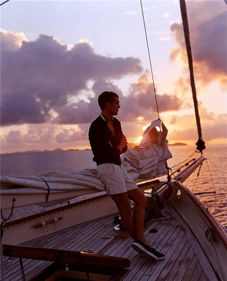 Мужик на яхте