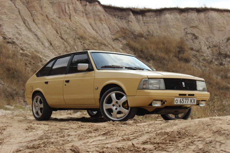 Автомобиль москвич 2141