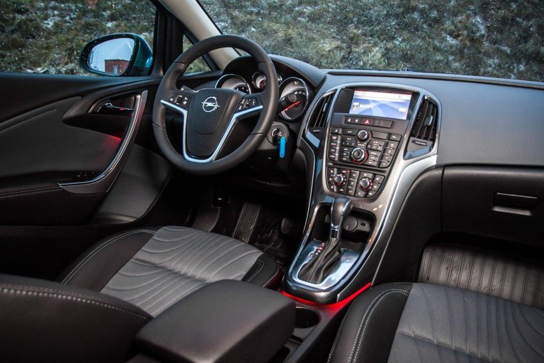 Опель астра седан 2012 салон