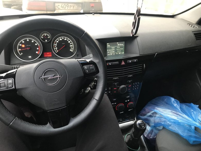 Opel astra 2008 салон