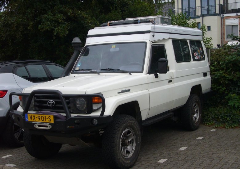 Toyota land cruiser 75