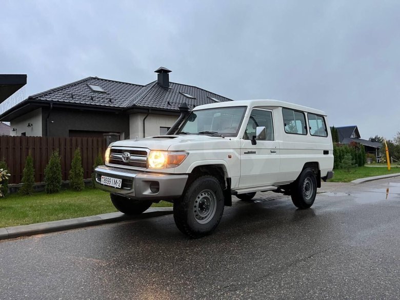 Toyota land cruiser 70