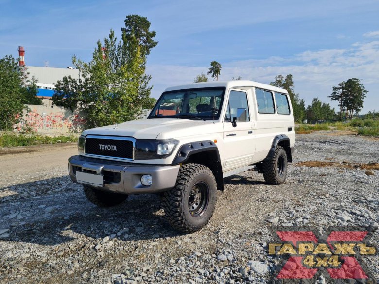 Toyota land cruiser 76