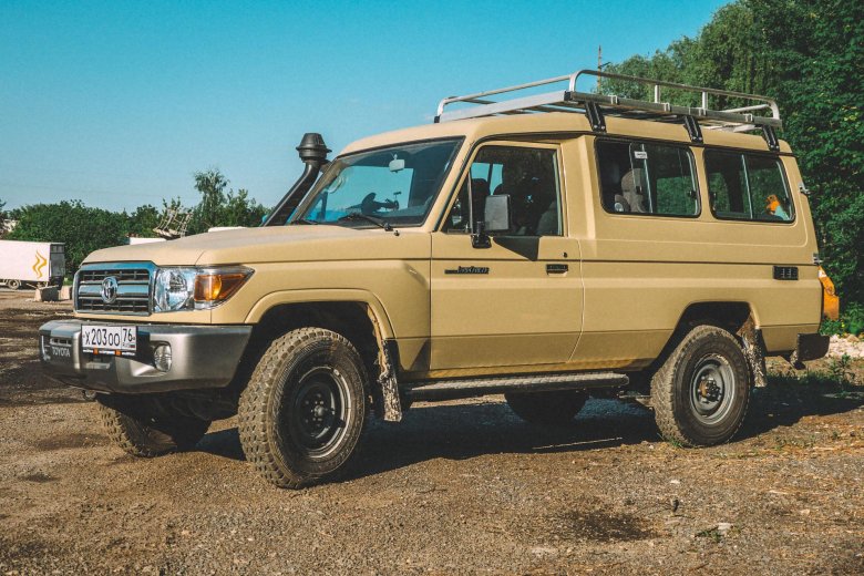 Toyota land cruiser 70
