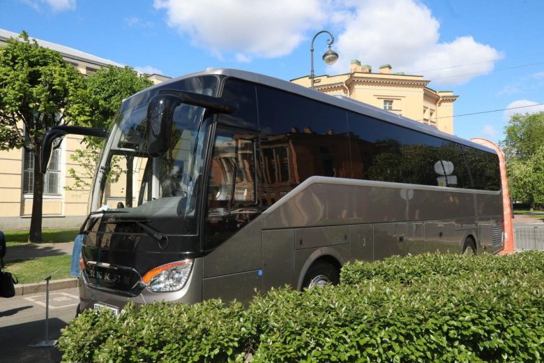 Автобус mercedes benz