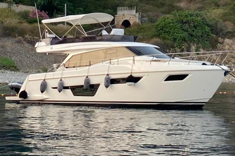 Яхта ferretti altura 840