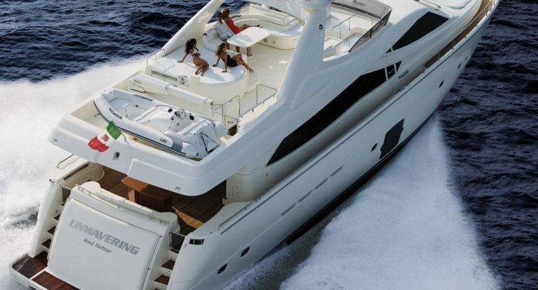 Ferretti 830