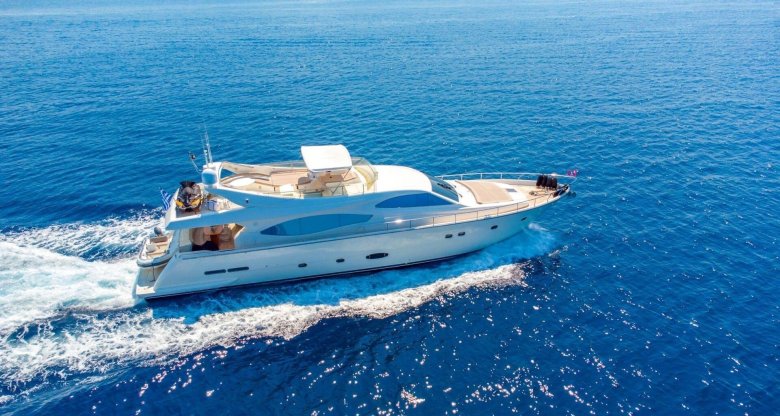 Моторная яхта