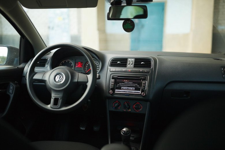 Volkswagen polo sedan 2012 салон