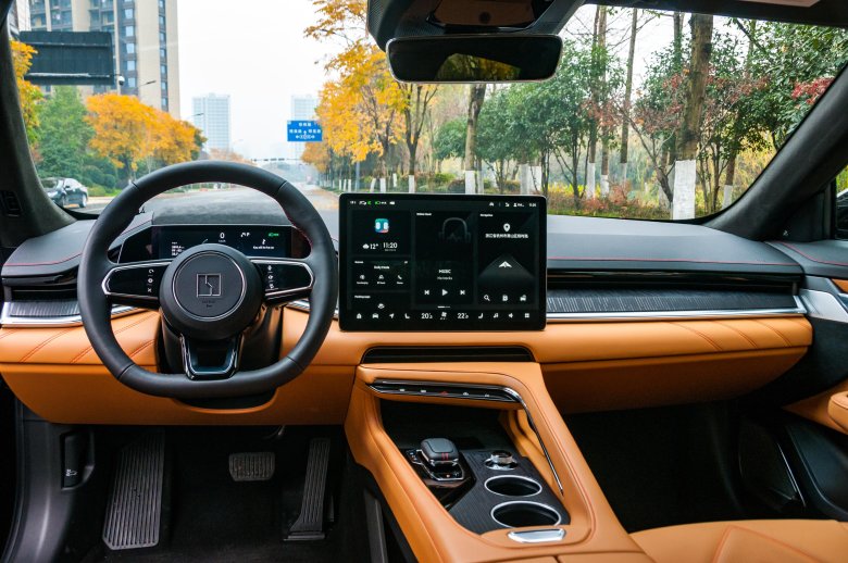 Zeekr 001 электромобиль