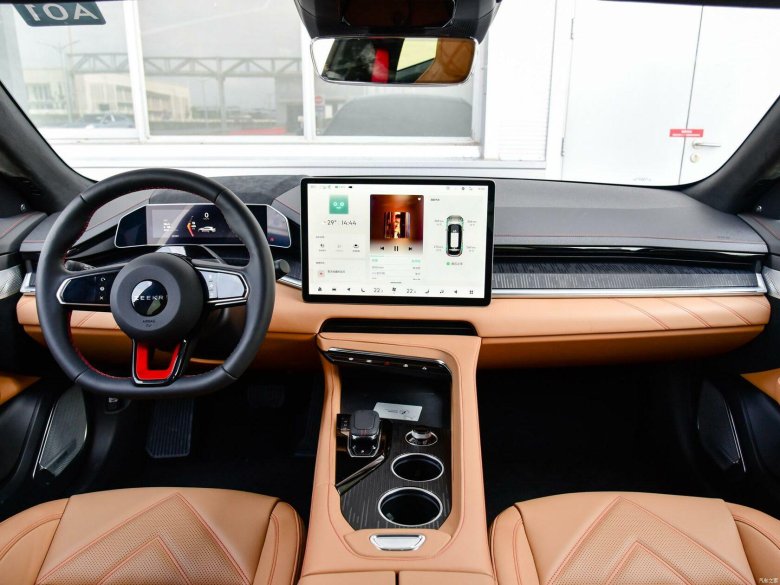 Электромобиль zeekr 001