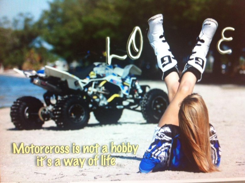 Девушка на мотоцикл