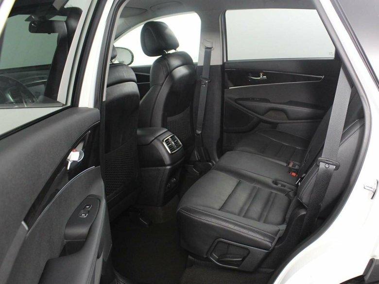 Kia sorento салон сзади 2019