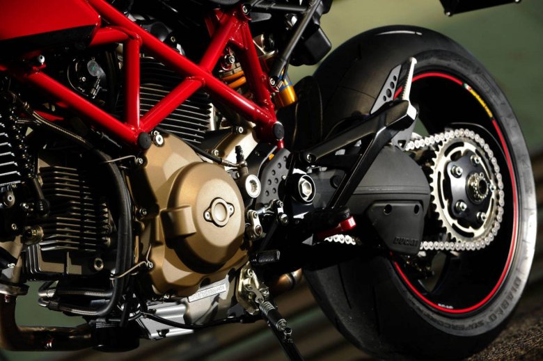 Дукати гипермотард 1100