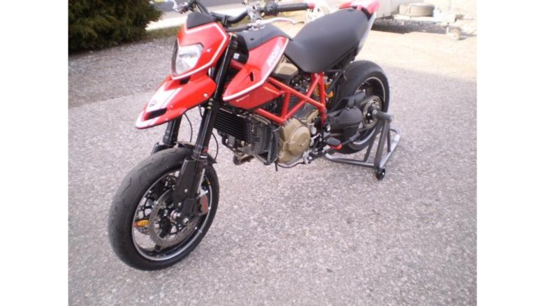 Ducati hypermotard 1100