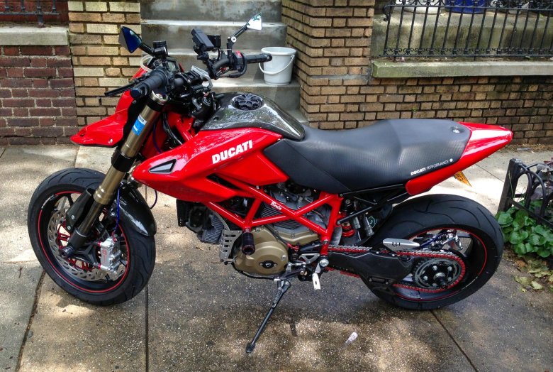 Ducati hypermotard 1100