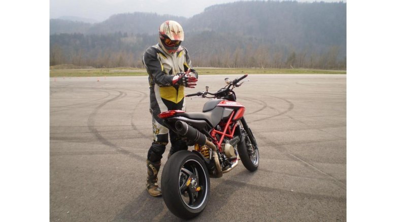 Ducati hypermotard 1100