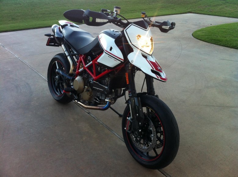 Ducati hypermotard 1100s
