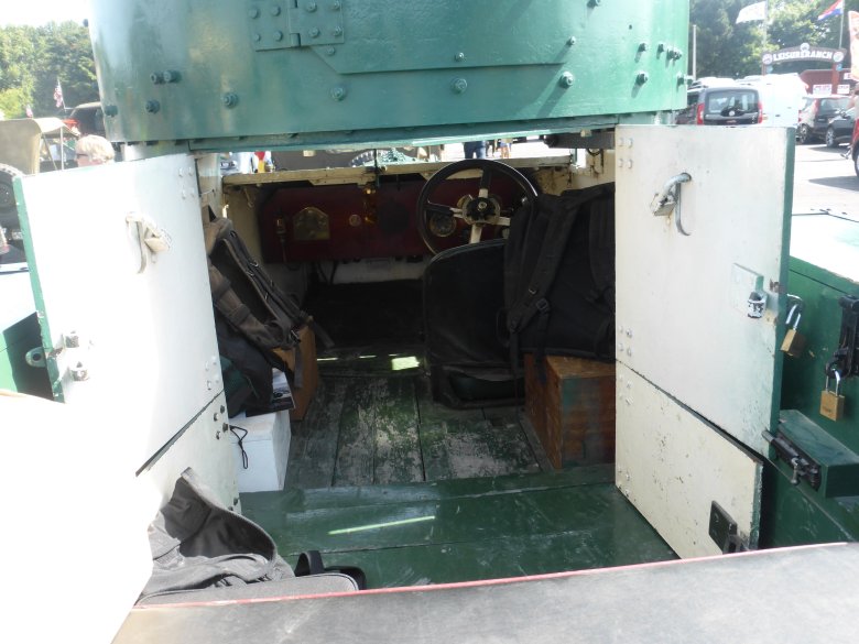 Броневик остин-путиловец внутри