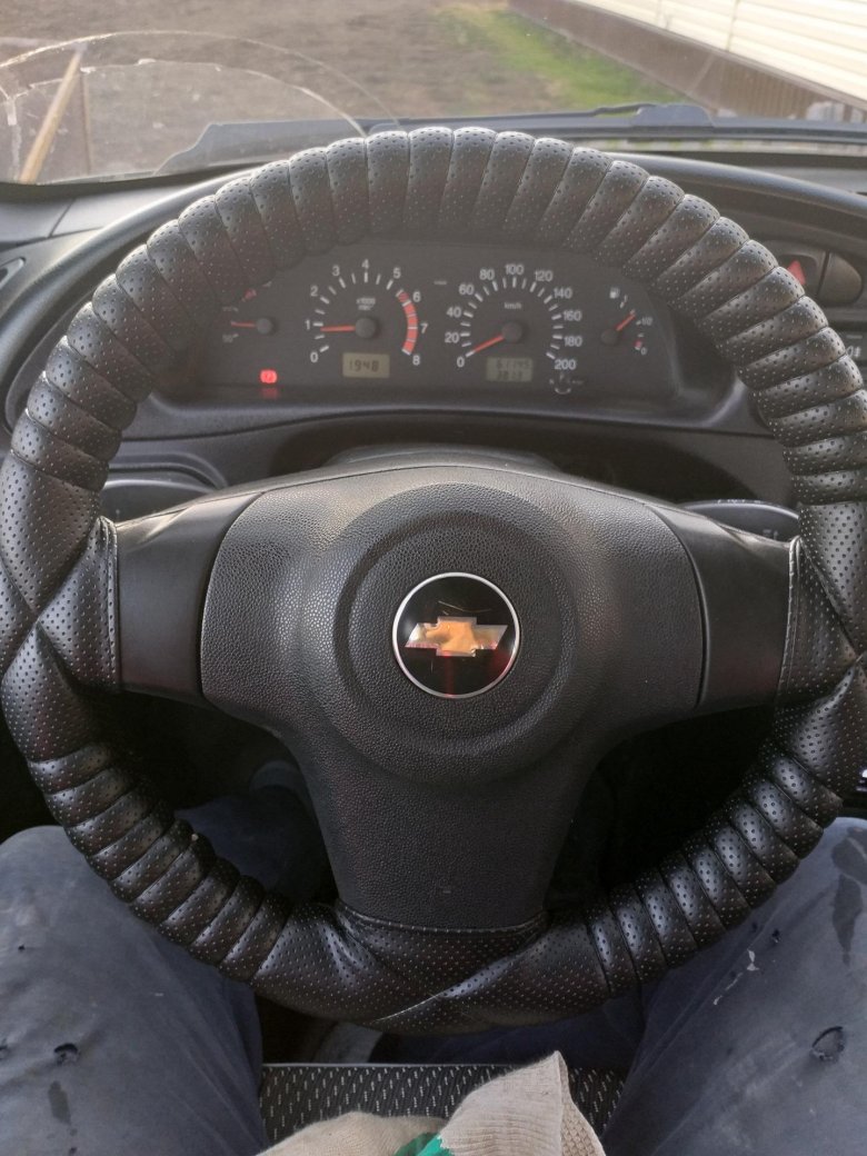 Кожаный руль нива шевроле