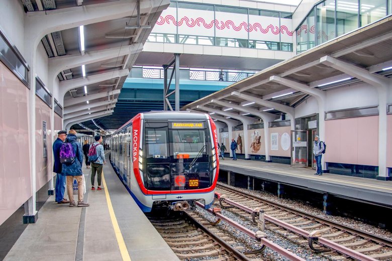 Поезда метро москва