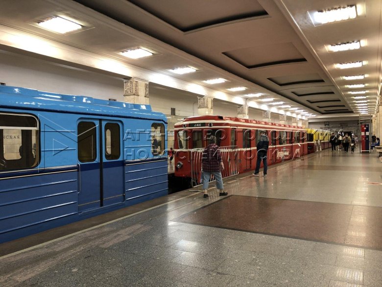 Выставка ретро вагонов метро на партизанской