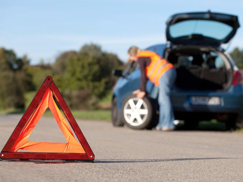 Аварийный знак автомобильный