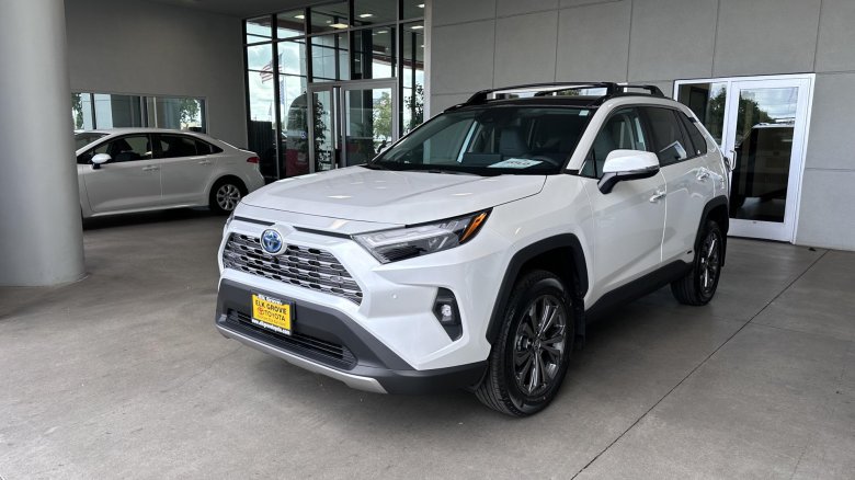 Тойота рав 4 2023