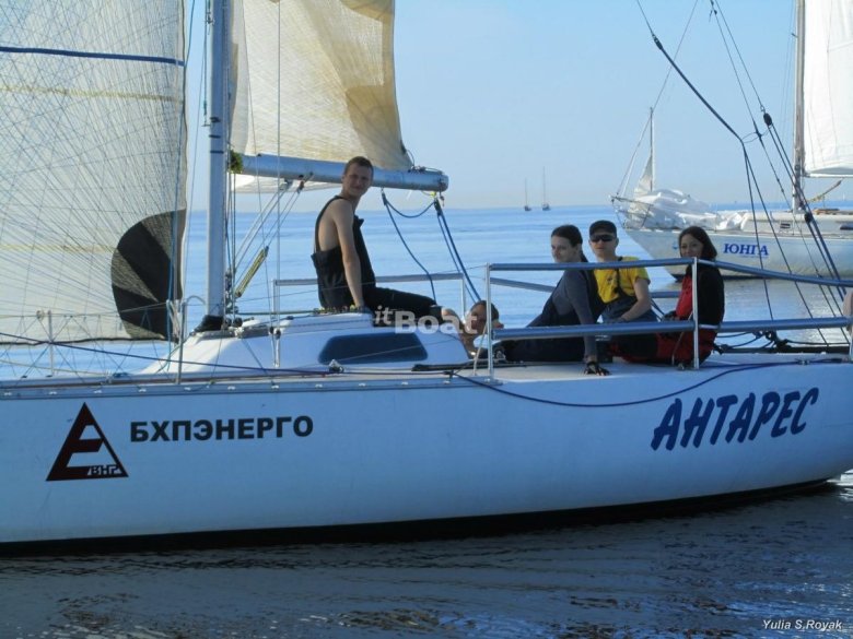 Гоночная яхта