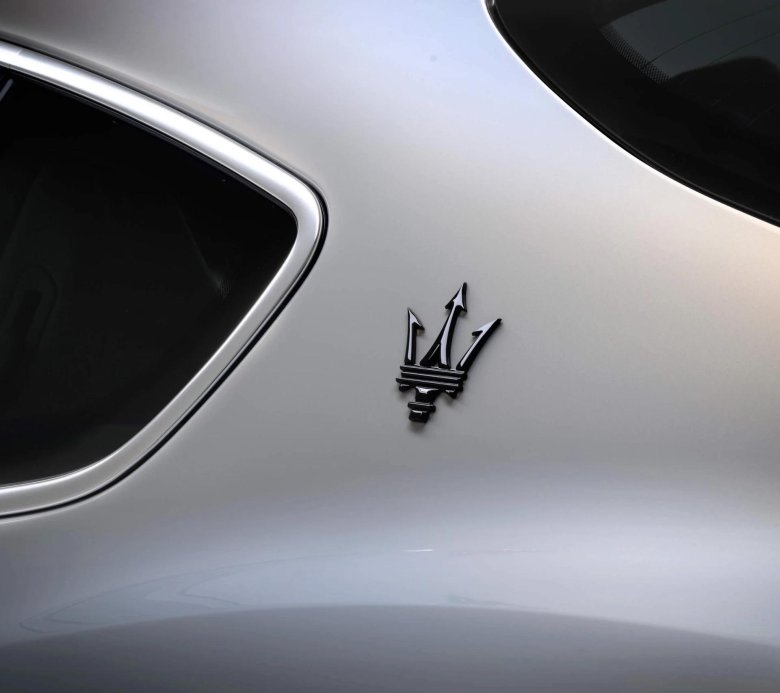 Автомобиль maserati