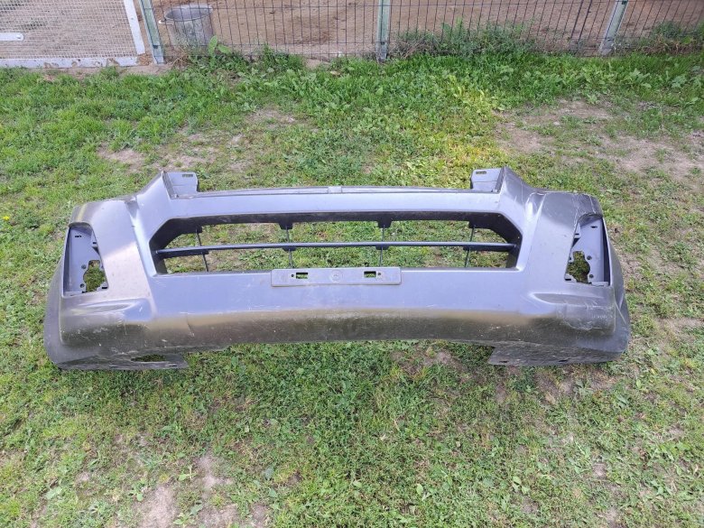 Бампер передний toyota