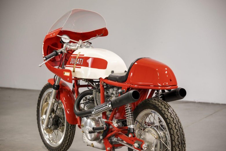 Ducati 750 sport