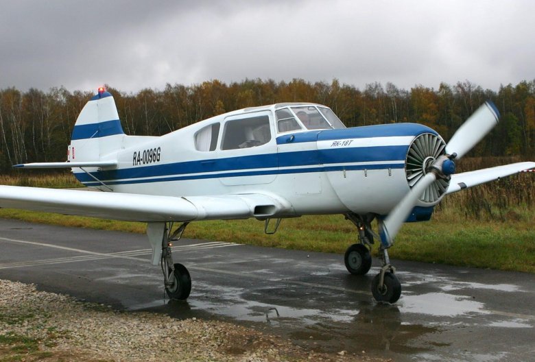 Самолет як 18 т