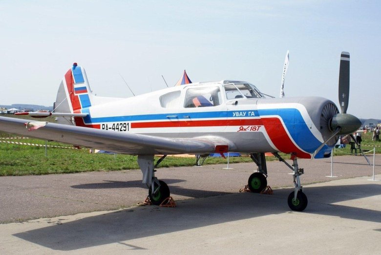 Як 18 учебный летательный аппарат