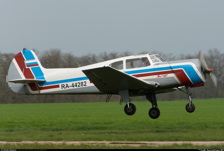 Як 18 учебный летательный аппарат