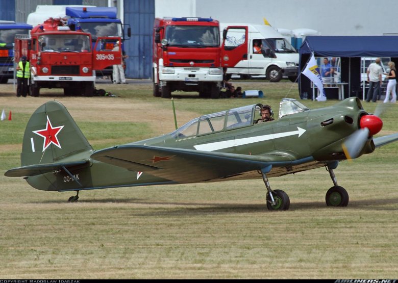 Самолет як 18а