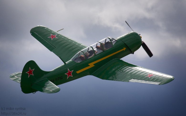 Самолет як 18а