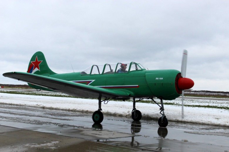 Самолет як 18