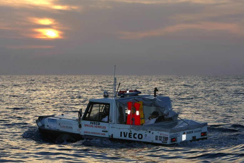 Плавающий автомобиль