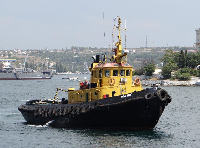 Морской портовый буксир-кантовщик