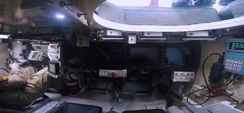 Внутри танка армата