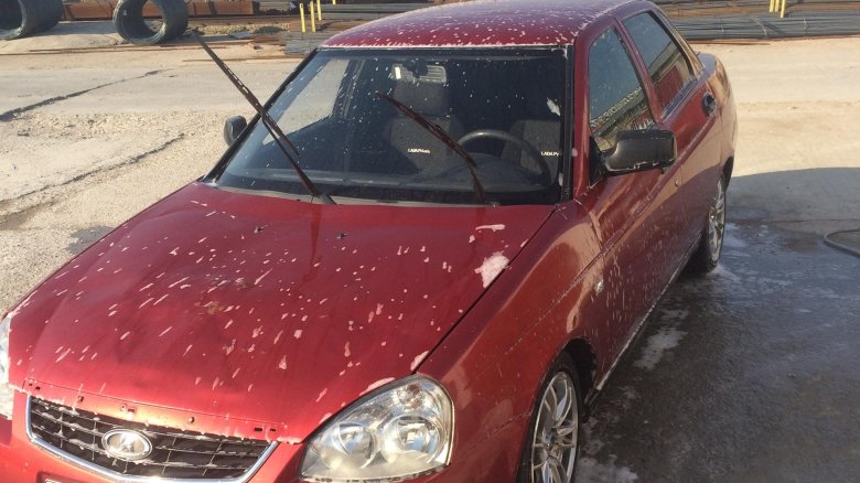 Лада приора седан красная