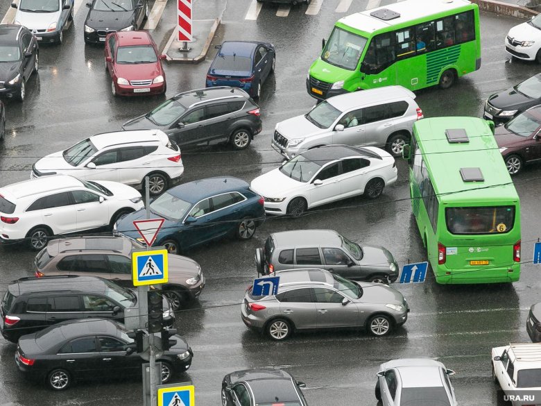 Пробка из машин