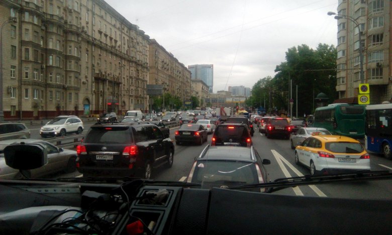 Москва из окна машины