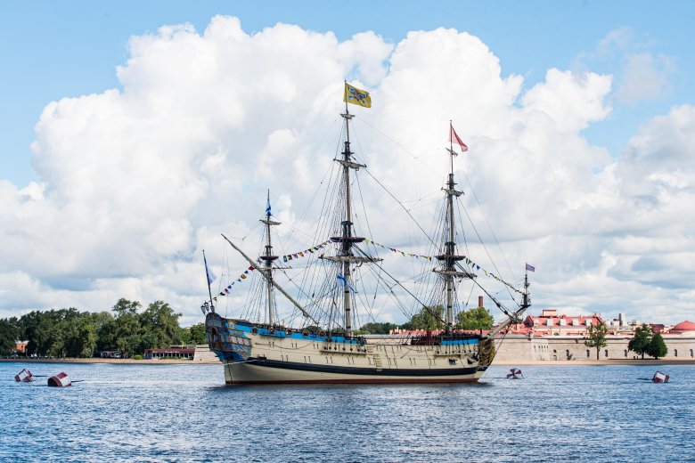 Полтава линейный корабль 1712