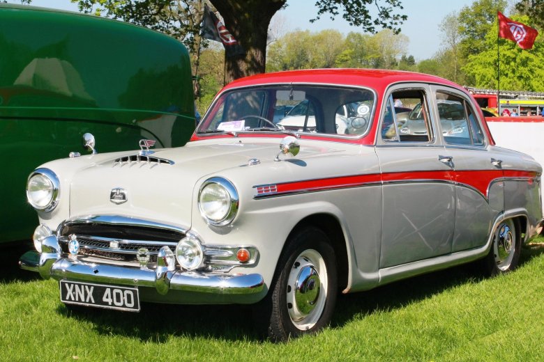 Автомобиль старый