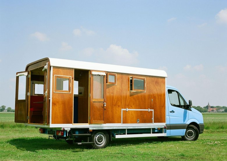 Прицеп-фургон автодом