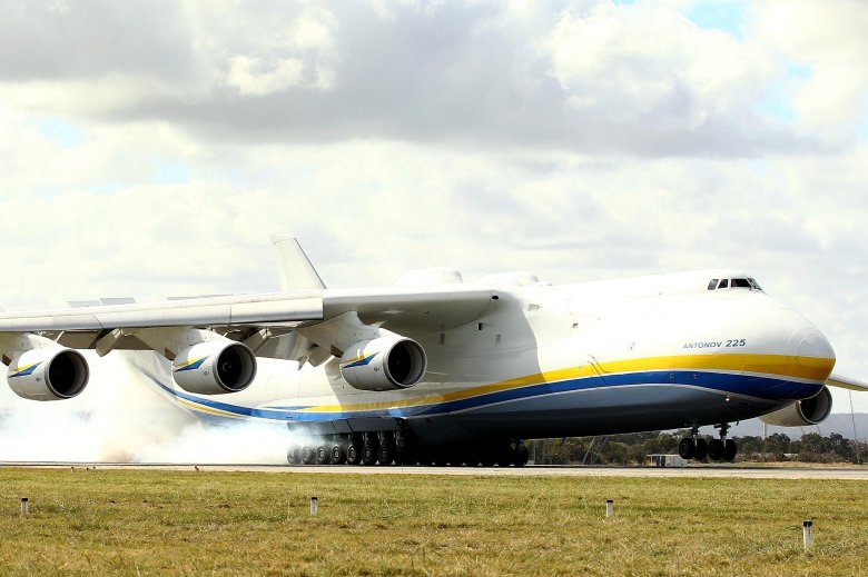 Самолета-гиганта ан-225 «мрия».