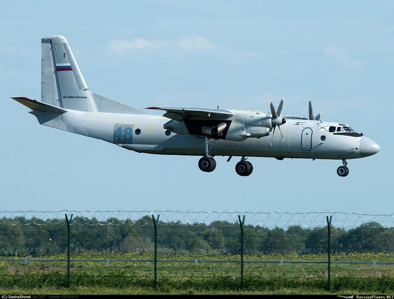 Ан 26 военно транспортный самолёт